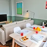 شقة Red, Red Wine In By Misha's Place 3b *