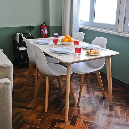 Apartment Red, Red Wine In By Misha's Place 3b Lisbon