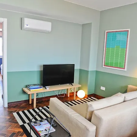 Red, Red Wine In By Misha's Place 3b דירה ליסבון